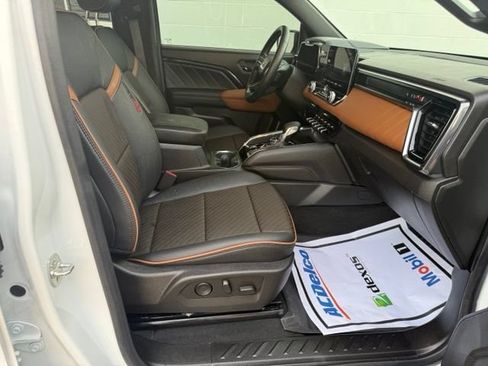 Certified 2024 GMC Canyon AT4 w/ AT4 Premium Package AWD/4WD image 26