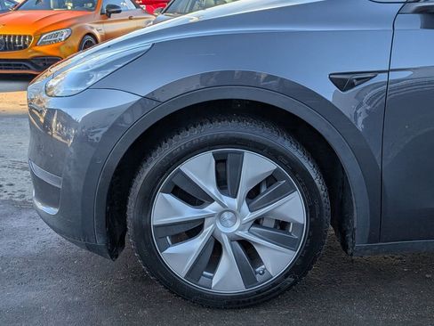 Used 2021 Tesla Model Y Long Range image 9