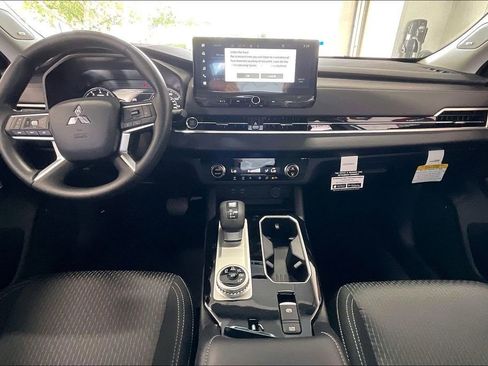 New 2026 Mitsubishi Outlander ES FWD image 5