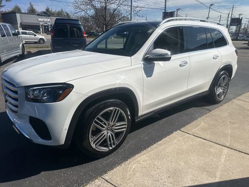 Used 2024 Mercedes-Benz GLS 450 4MATIC image 6