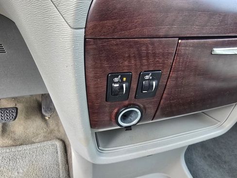 Used 2014 Toyota Sienna XLE image 16