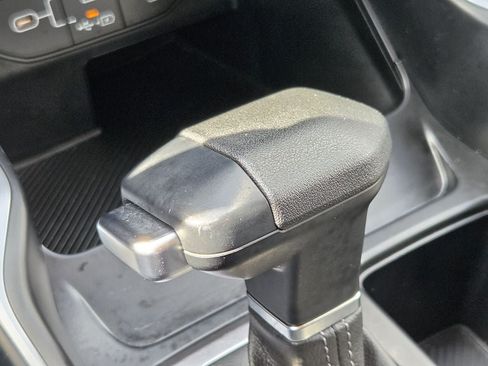 Used 2024 Kia Sorento LX FWD image 20