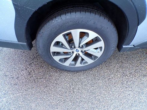 Used 2024 Subaru Outback Premium image 6