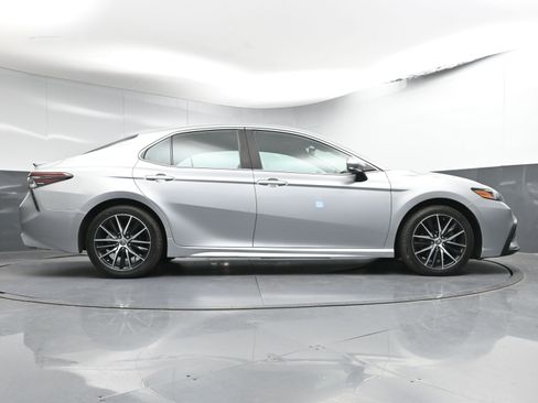 Used 2021 Toyota Camry SE image 24