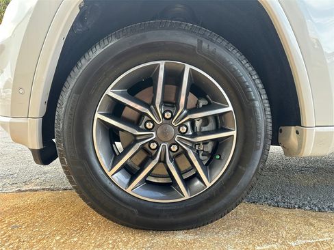 Used 2019 Jeep Grand Cherokee Overland image 44