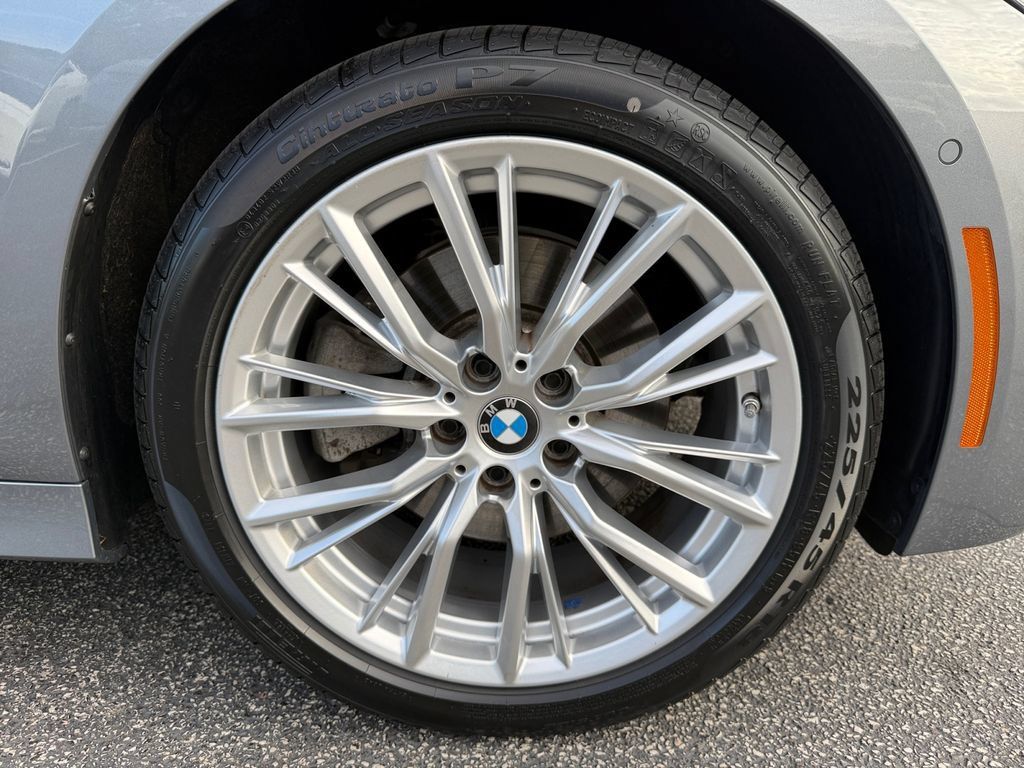 Certified 2024 BMW 330i xDrive Sedan w/ Premium Package AWD/4WD image 18