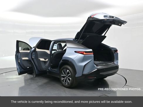 Used 2023 Lexus RZ 450e Premium image 41