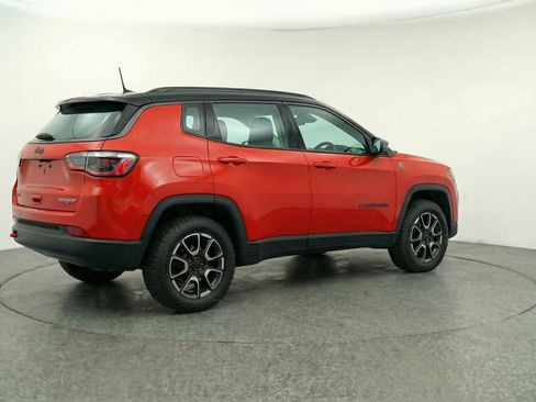 Used 2025 Jeep Compass Trailhawk image 9