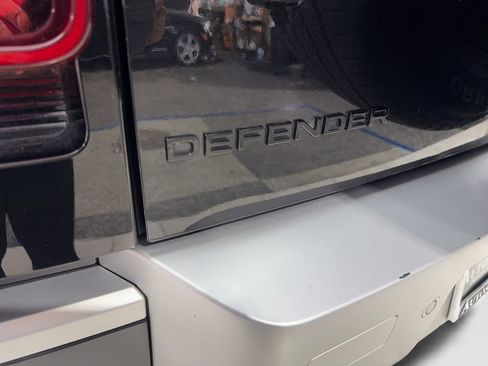 Used 2025 Land Rover Defender 110 S image 21