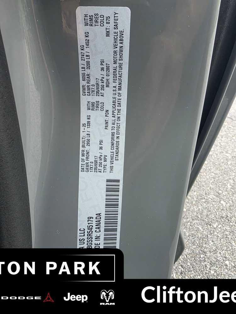 Certified 2025 Chrysler Pacifica Select FWD image 24