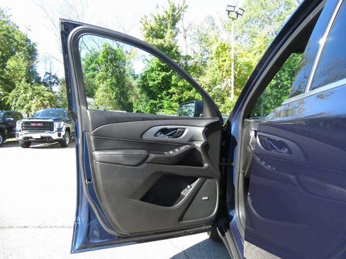 Used 2022 Chevrolet Traverse LT w/ LT Premium Package image 10