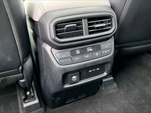 Used 2024 Honda Pilot Elite image 15