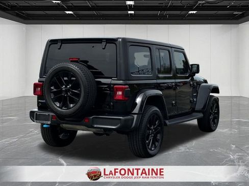 Used 2023 Jeep Wrangler Unlimited Sahara w/ Cold Weather Group AWD/4WD image 5