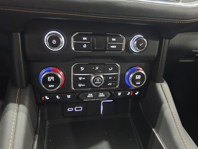 Used 2024 GMC Yukon AT4 w/ Technology Package AWD/4WD image 9