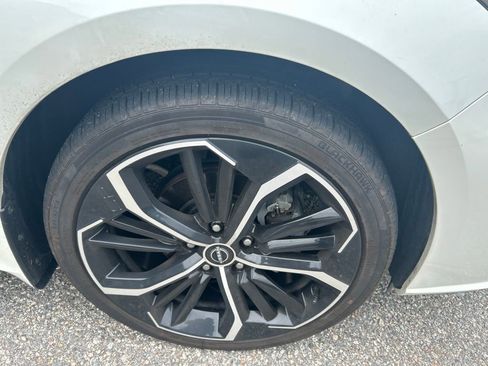 Used 2024 Nissan Altima 2.5 SR FWD image 10