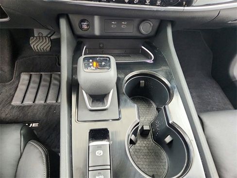 Used 2025 Nissan Rogue SL w/ Tech Package image 27