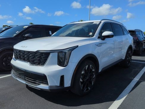Certified 2024 Kia Sorento EX image 4
