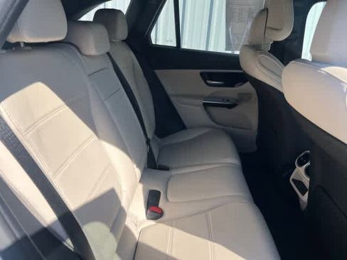 Used 2025 Mercedes-Benz GLC 350e 4MATIC image 25