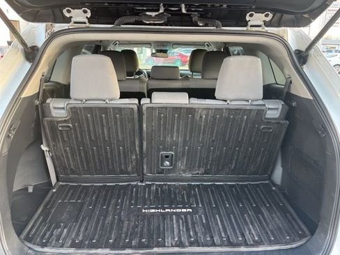 Certified 2023 Toyota Highlander L image 20