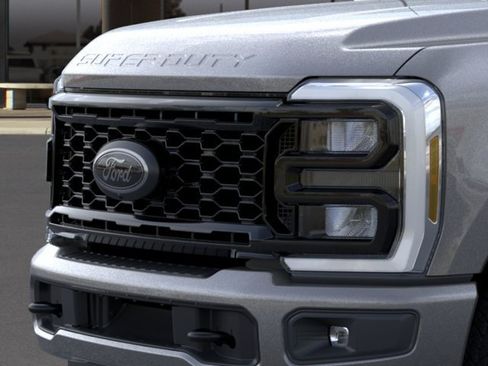 New 2026 Ford F250 Lariat w/ Black Appearance Package AWD/4WD image 17
