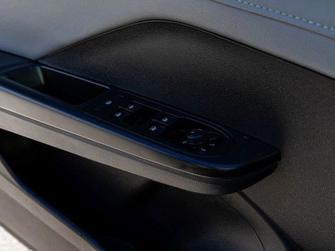 Used 2023 Volkswagen Taos SEL image 12