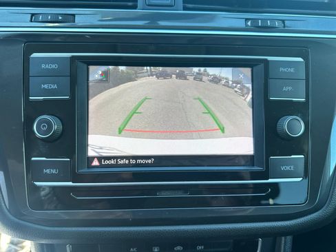 Used 2020 Volkswagen Tiguan S image 18