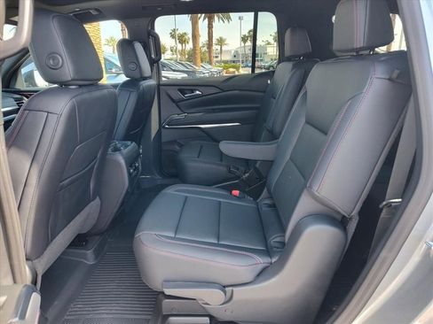 New 2026 Chevrolet Traverse Z71 w/ Driver Confidence Package AWD/4WD image 6