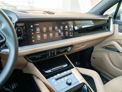 Certified 2025 Porsche Cayenne AWD/4WD image 14