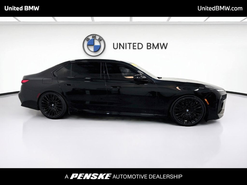 Used 2025 BMW i7 xDrive60 w/ Executive Package AWD/4WD image 4