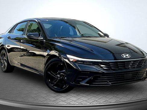Used 2026 Hyundai Elantra SEL Sport Premium w/ Cargo Package FWD image 3