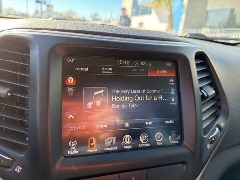 Used 2017 Jeep Cherokee Limited image 17