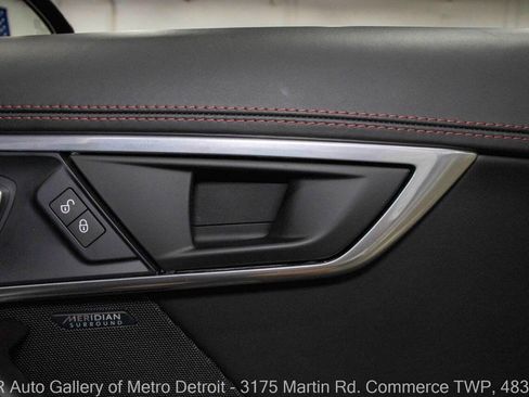 Used 2020 Jaguar F-TYPE R image 38