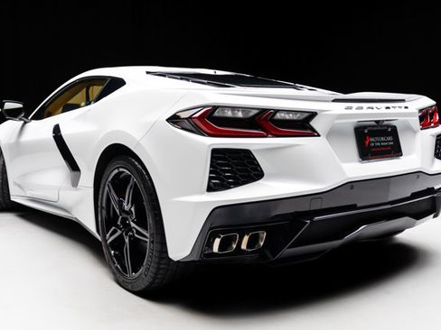 Used 2020 Chevrolet Corvette Stingray Premium Cpe w/ 3LT Preferred Equipment Group image 32
