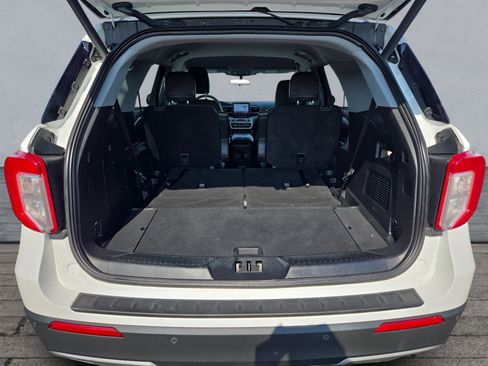 Certified 2022 Ford Explorer XLT w/ Equipment Group 202A image 25