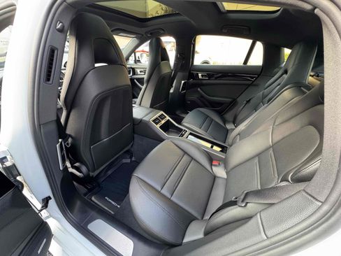 Used 2020 Porsche Panamera 4 image 36