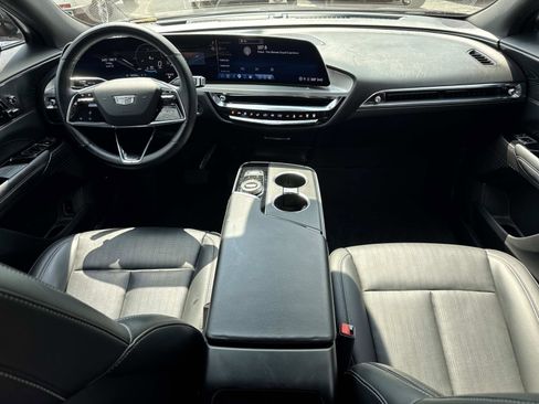 Certified 2024 Cadillac Lyriq Luxury AWD/4WD image 28
