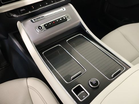 New 2026 Lincoln Aviator AWD w/ Jet Appearance Package image 9