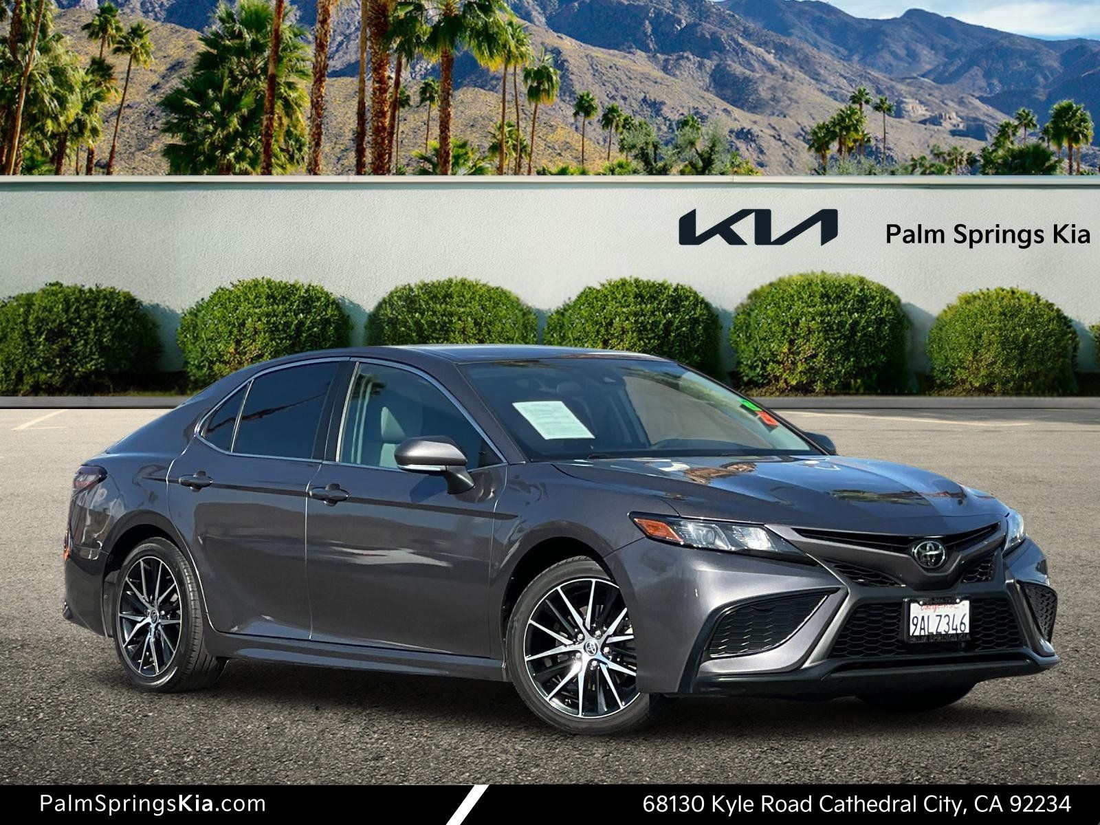 Used 2022 Toyota Camry SE FWD image 1