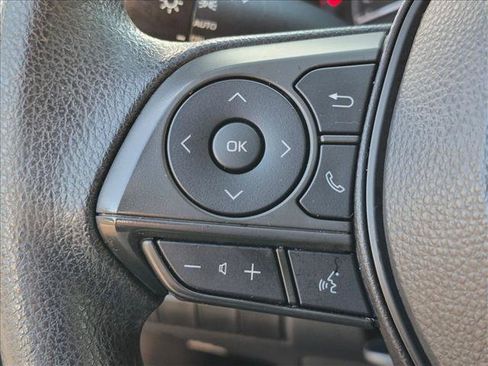 Used 2022 Toyota Corolla LE FWD image 12