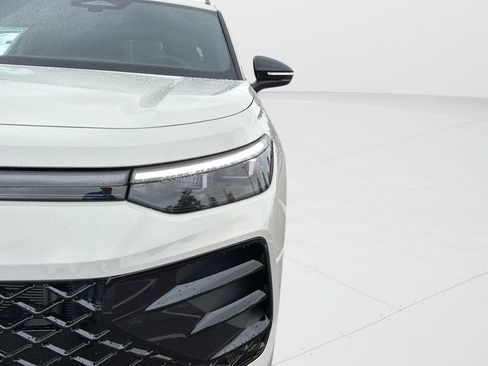 New 2026 Volkswagen Tiguan SE R-Line FWD image 9