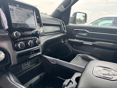 Used 2024 RAM 1500 Laramie AWD/4WD image 28