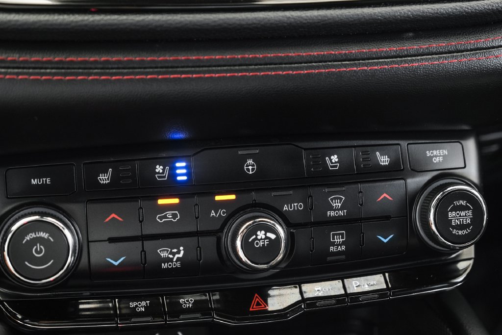 Used 2025 Dodge Durango R/T AWD/4WD image 25