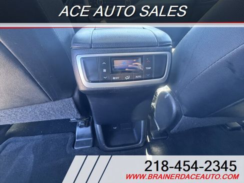 Used 2016 Toyota Highlander XLE AWD/4WD image 17