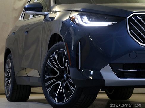 Used 2025 BMW X3 xDrive30i w/ Premium Package image 4