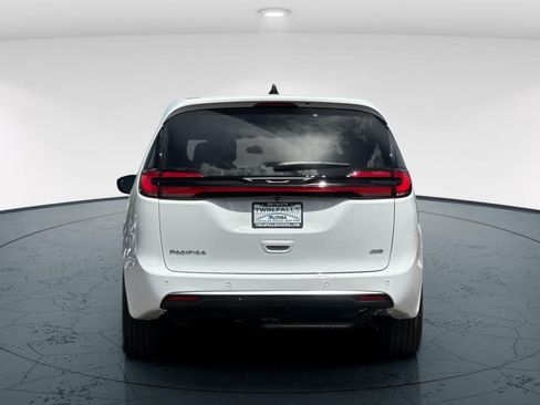 New 2027 Chrysler Pacifica Select AWD/4WD image 7