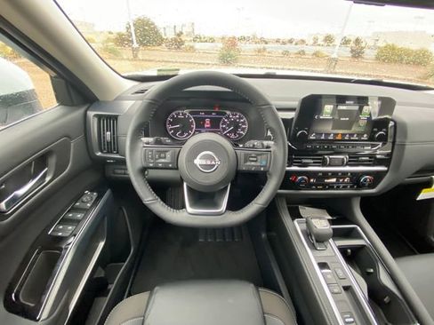 New 2025 Nissan Pathfinder Platinum w/ Cargo Package image 12