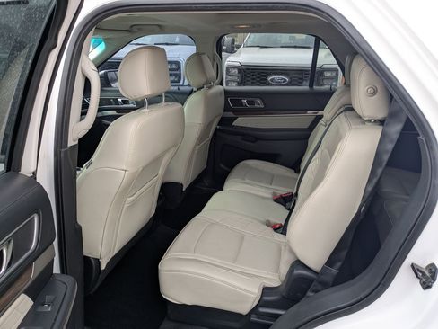 Used 2017 Ford Explorer Platinum image 29
