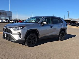 Used 2022 Toyota RAV4 LE video 2