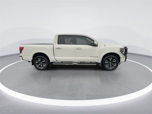 Used 2021 Nissan Titan Platinum Reserve w/ Moonroof Package image 9