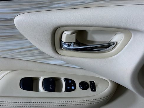 Used 2015 Nissan Murano SV image 22